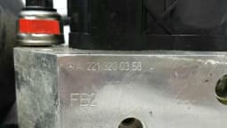 MERCEDES-BENZ Mercedes SL63 AMG R230 rear ABC valve A2213201058 hydraulic valve ABC rear — thumbnail 5