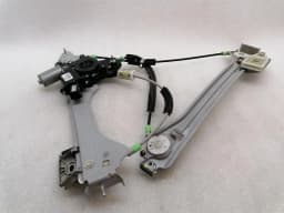 CHEVROLET Chevrolet Corvette C8 Right Front Door Winder 84773624 Front Right Window — thumbnail 5