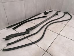 CHEVROLET Chevrolet Corvette C8 RH Door Seal 84688859 Door Seals RIGHT RIGHT — thumbnail 7