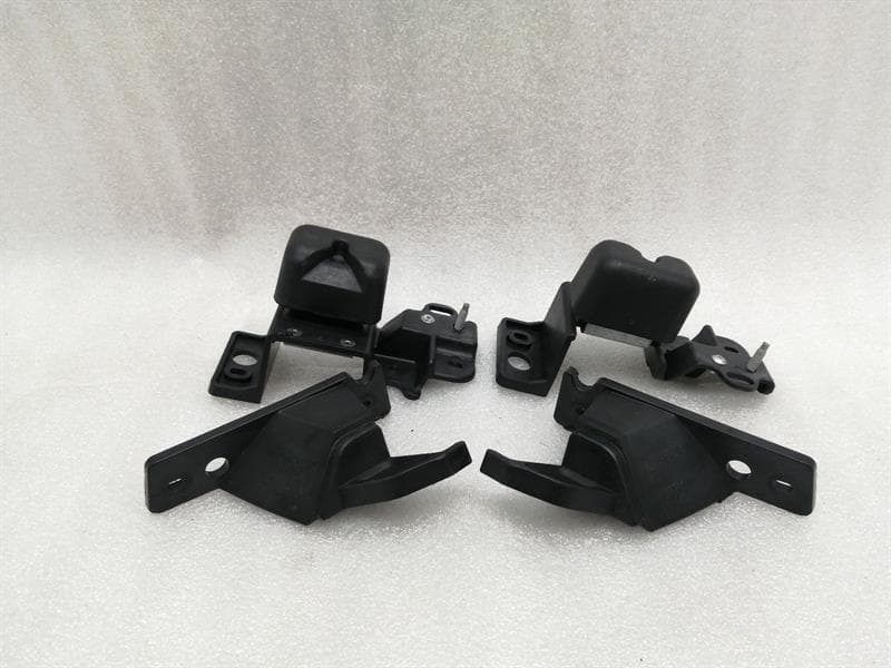 CHEVROLET CORVETTE C7 23121286 ROOF HOLDING BRACKETS IN TRUNK ROOF BRACKET