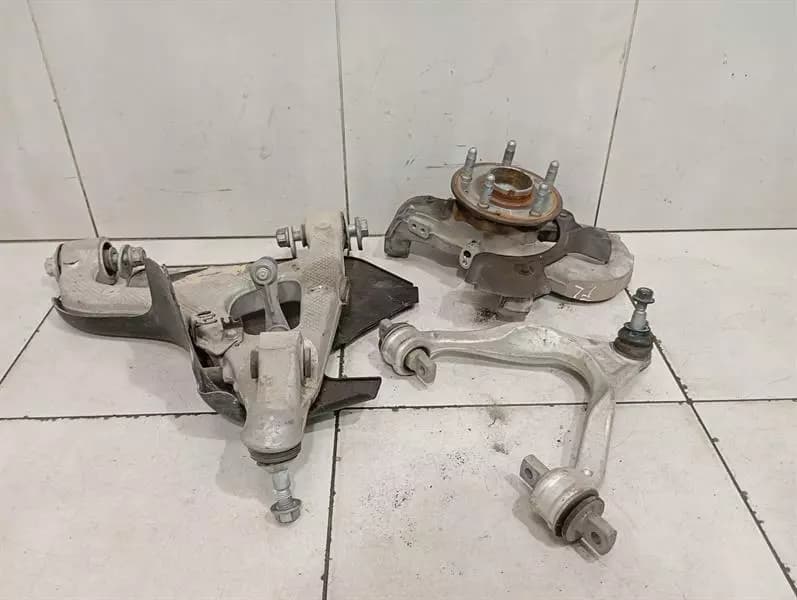 Chevrolet Corvette C8 Left Front Hub 84612177 Wheel Bearing Housing Front Left