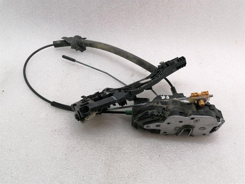 CHEVROLET Chevrolet Camaro MK5 ZL1 door lock 13579523 door lock right right