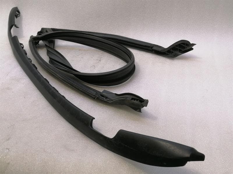 CHEVROLET Chevrolet Corvette C7 Windshield Seal 84367842 Windshield Gasket