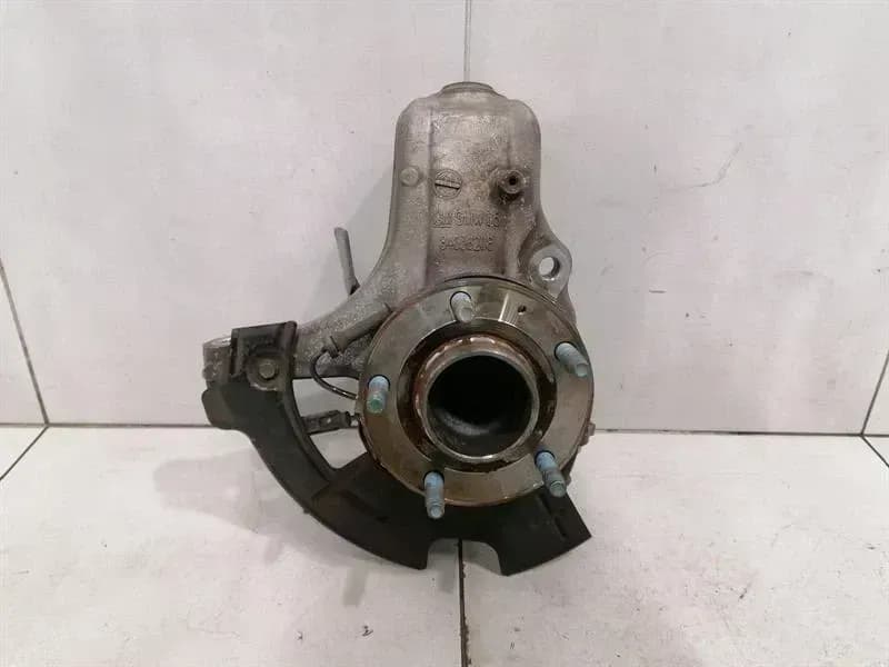 Chevrolet Corvette C7 Left Front Hub 84506878 Wheel Bearing Housing Front Left