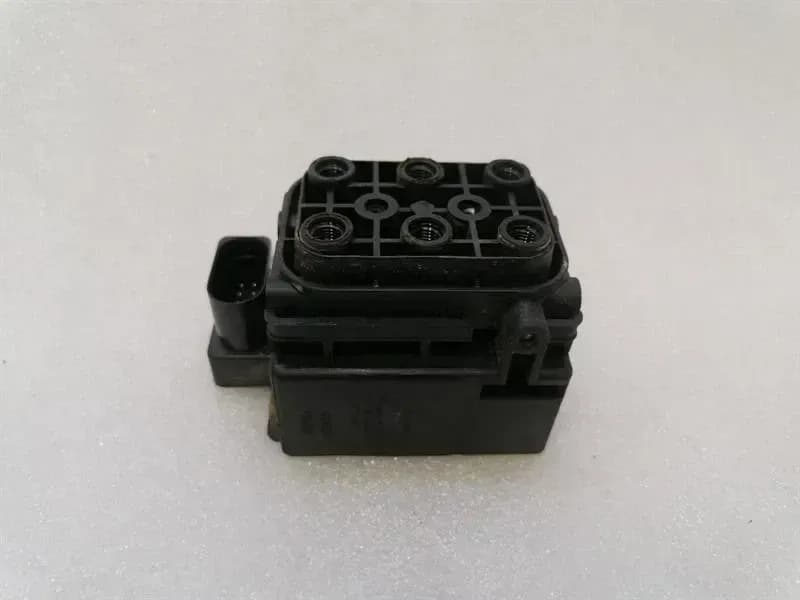 BENTLEY Bentley Continental GT W12 air suspension valve 3D0616013B valve block