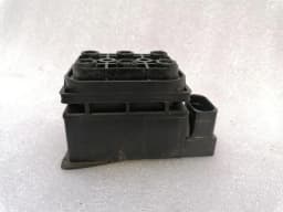 BENTLEY Bentley Continental GT W12 air suspension valve 3D0616013B valve block — thumbnail 4