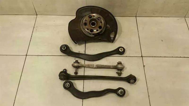 MERCEDES-BENZ Mercedes W216 W221 S65 Left Rear Hub A2213504708 Wheel Bearing Housing Rear Left