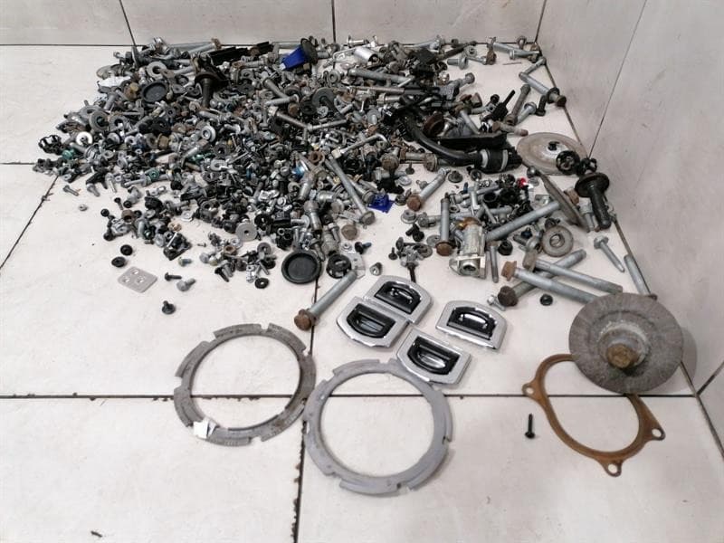 BENTLEY BENTLEY FLYING TRACK MK2 13-19 All bolts from the same car