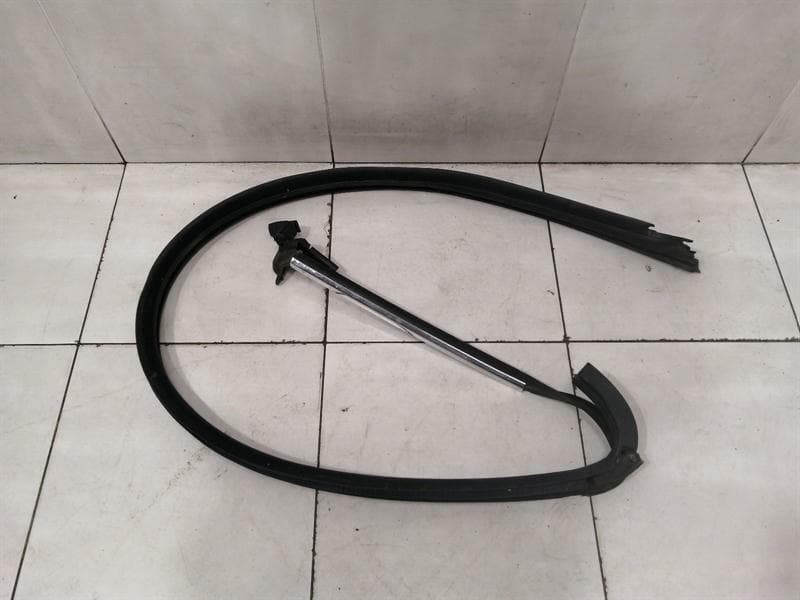 BENTLEY Bentley Continental GT W12 Left Door Seal 3W8867367 Left Door Seals