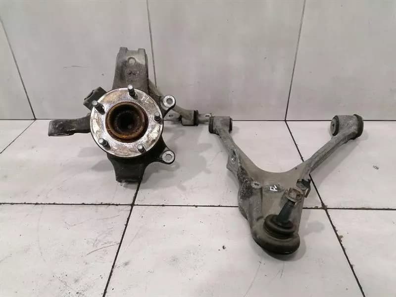 Chevrolet Corvette C6 Left Front Hub 88965637 Wheel Bearing Case Front Left