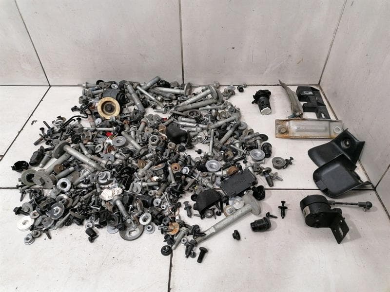 CHEVROLET CHEVROLET CORVETTE C6 SCREWS SCREWS BOLTS FROM ONE CAR SET KIT BOLTS