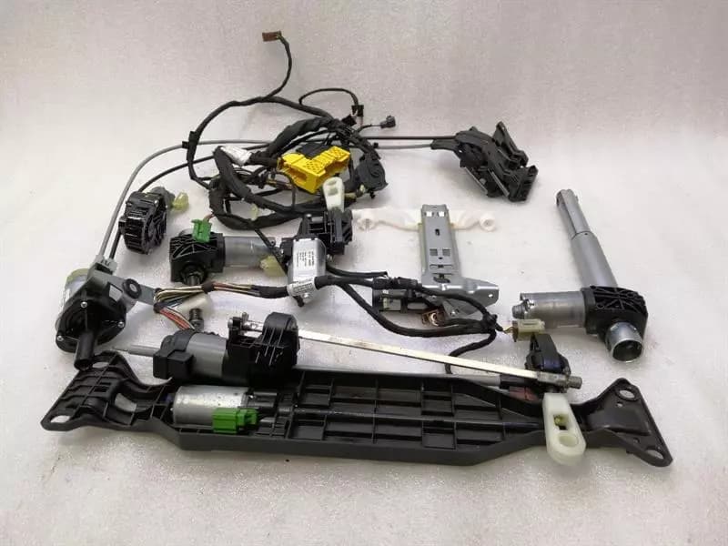 BMW BMW 7 series F02 F01 52109168756 right seat engine set right seat engine set