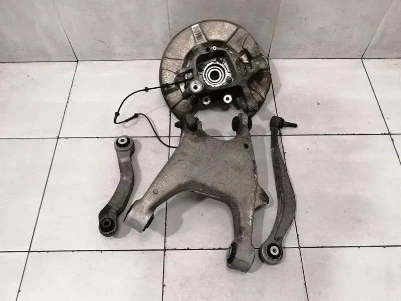 BMW 7 Series F02 F01 Left Rear Hub 33326796497 Wheel Bearing Housing Rear Left