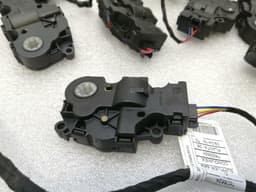 BMW BMW 7 Series F02 F01 Vent Flap Motor Set 64119159316 Servo Motor Set — thumbnail 7