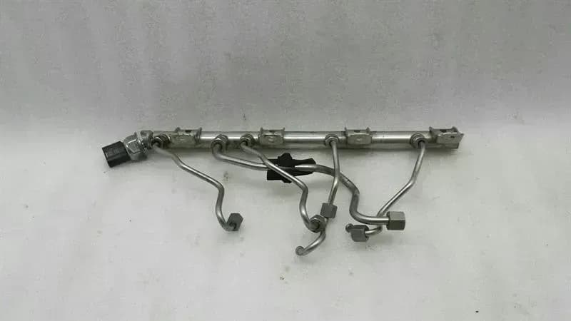 BMW BMW 5 Series F07 GT Fuel Rail 7547600 Fuel Injection Moulding Pipe Distributor CYL 5-8