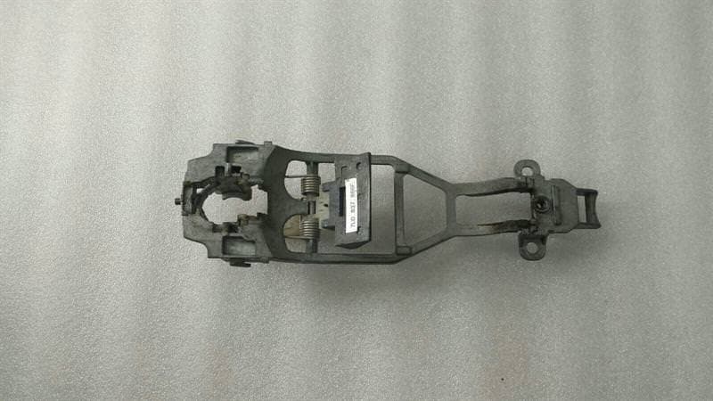 VW Volkswagen Touareg 7L FRH door handle carrier 7L0837886F door handle holder front