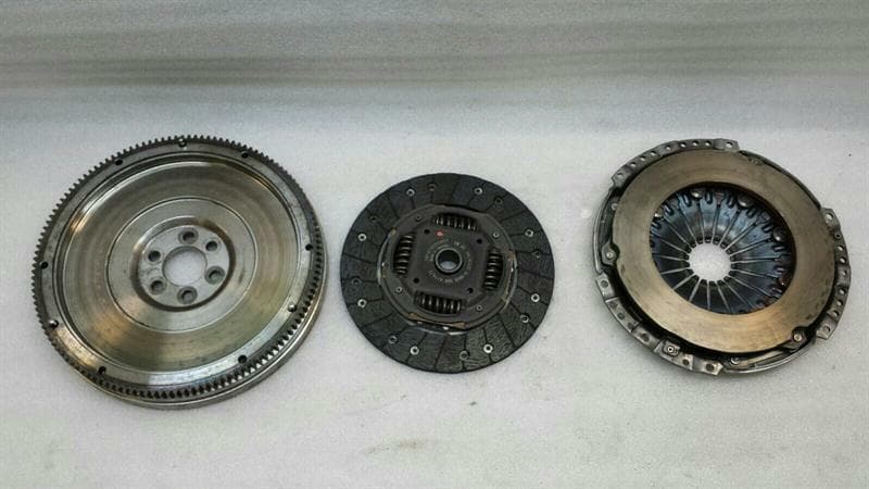 VW Volkswagen Golf Flywheel + Clutch Basket 04L105273 Clutch Kit Flywheel CLH