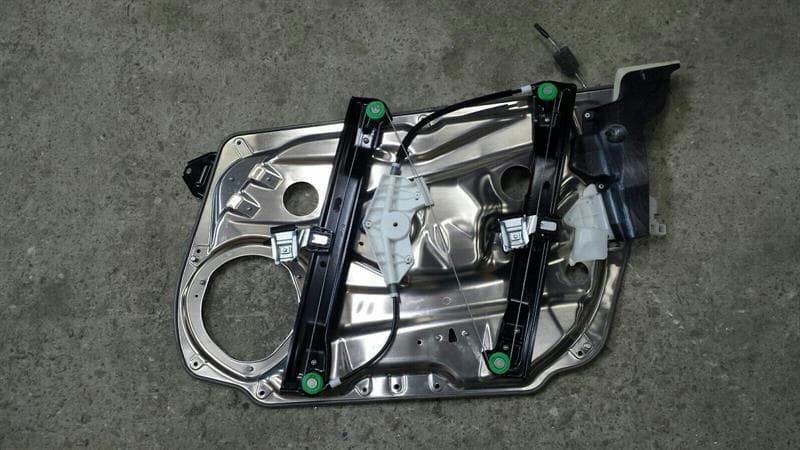 Mercedes E Class W212 Power Window Front Left A2127201579 Window Regulator