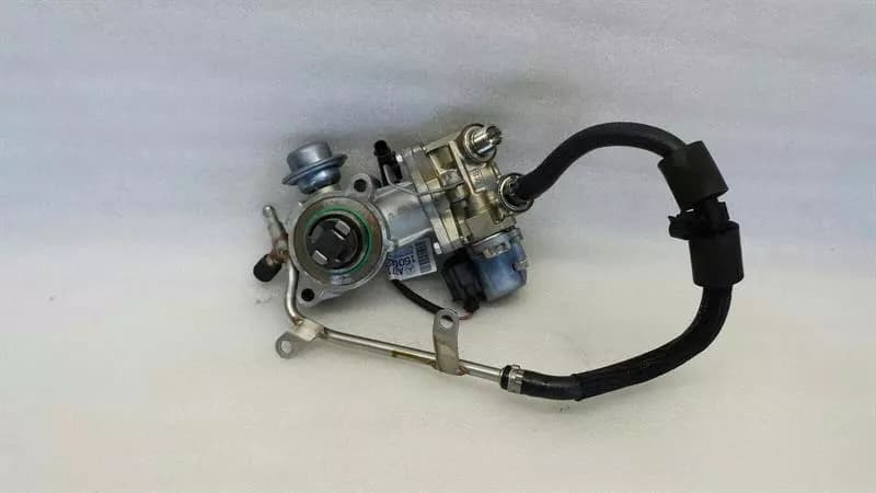 MERCEDES-BENZ 2012 Mercedes C Class 1.8L Fuel Distributor A2711500420 Fuel Distributor