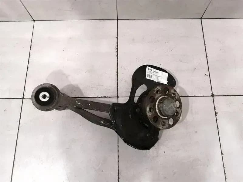 Mercedes C Class W204 left wheel bearing housing lifting chassis A2043202866 A20433320101