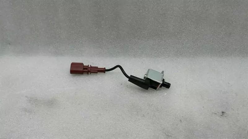 AUDI Audi A3 8P water pump sensor 04L907284 solenoid valve water pump