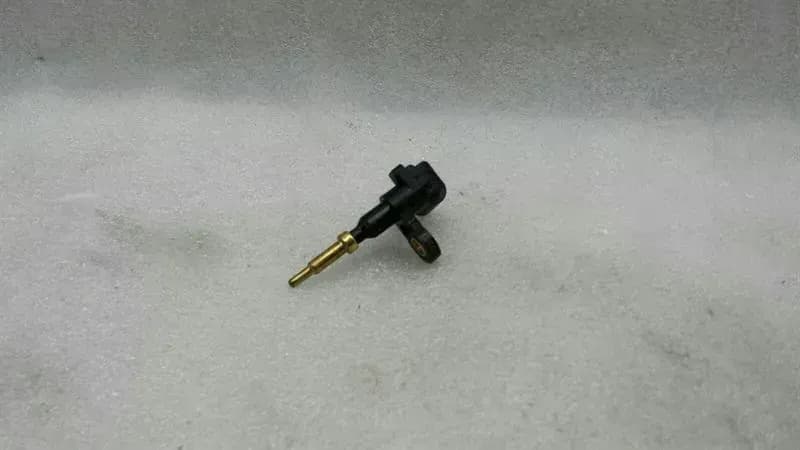 AUDI Audi A3 8P temperature sensor 04E919501B temperature sensor