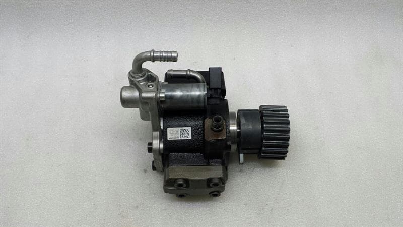 VW Volkswagen Golf Unknown Fuel Pump Mechanical 03L130755AN Fuel Pump 1.6 TDI