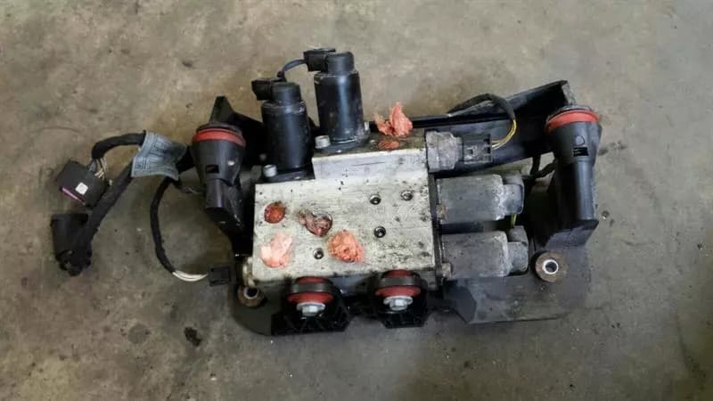 BMW BMW 7 Series E65 E66 37206758704 Dynamic Drive Valve Dynamic Drive Control Unit