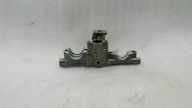 PORSCHE PORSCHE PANAMERA 970 CYLINDER HEAD BRACKET 9481052602 CYLINDER HEAD CARRIER 4.8