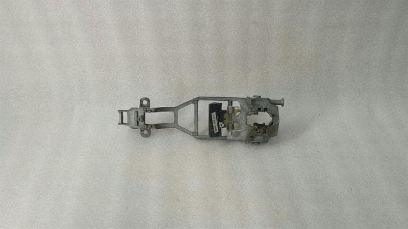 VW VOLKSWAGEN TOUAREG 7L RLH door handle carrier 7L089885B door handle holder HL
