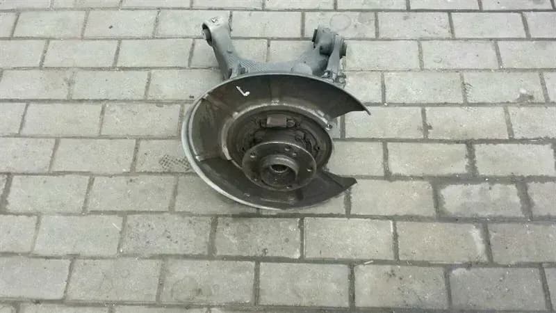 BMW BMW 5 Series E60 M5 Left Rear Hub 33322282959 wheel bearing housing rear left