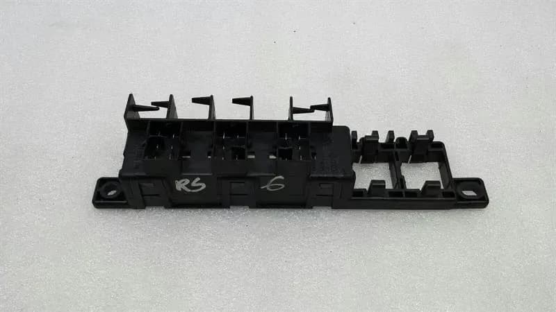 AUDI Audi S6 RS6 4B fuse box relay 8L0941822A fuse box relay