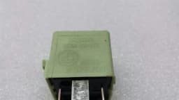BMW BMW 7 series E66 facelift fuel pump relay 8373700 relay — thumbnail 4