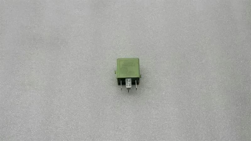BMW 7 series E66 facelift fuel pump relay 8373700 relay