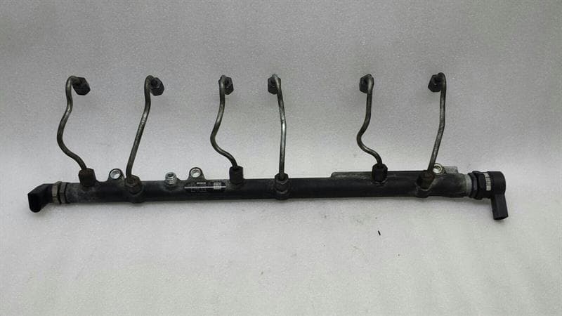 BMW BMW 7 series E66 E65 injection strip pipe distributor 7795514 fuel rail 730D 3.0D