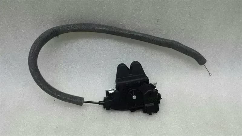 Mercedes C Class W204 Boot Lock A2047500185 Tailgate Lock