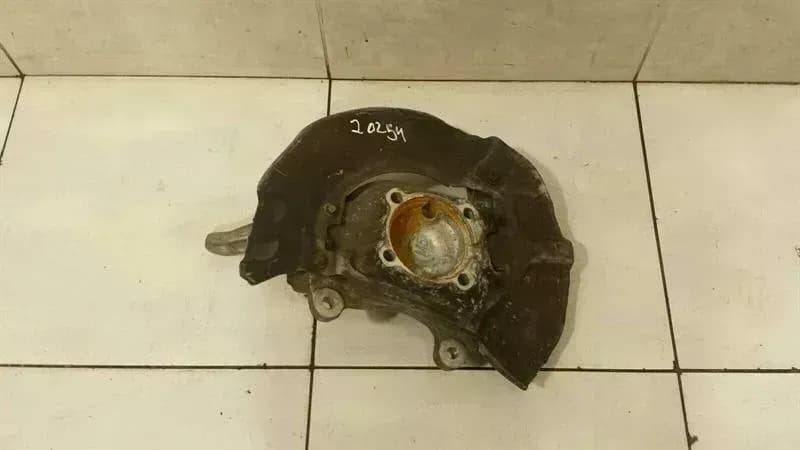 BMW BMW 5 Series E60 M5 Right Front Hub 31212282880 Wheel Bearing Housing Front Right