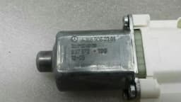 MERCEDES-BENZ Mercedes ML W166 FRH door window motor A1669060301 window regulator motor front RE — thumbnail 3