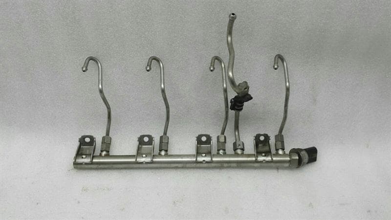 BMW BMW 5 Series F07 GT Tube Distributor Right 7547600 Right Fuel Rail N63 550i
