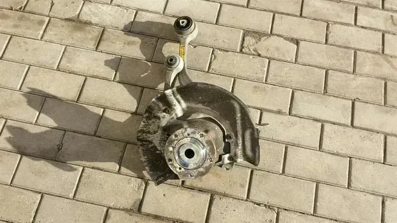BMW BMW 5 Series E60 M5 Wheel Bearing Housing Knuckle Front Right 2282880 Front Right Hub