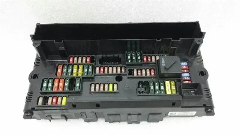 BMW BMW 5 Series F07 GT F10 F12 F06 fuse box 9210861 fuse box