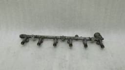 LEXUS XUS IS200 Fuel Rail 23270-73010 Injection Strip Distributor Injector Complete — thumbnail 2