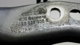 AUDI Audi A8 8E Bonnet Hinge RHS 4E0823302E Bonnet Hinge Right — thumbnail 6