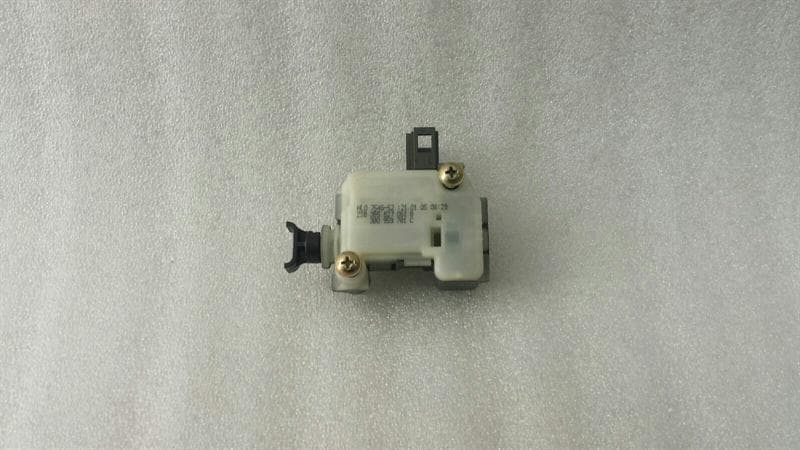 VW Volkswagen Touareg 7L boat actuator 3B0959781C servomotor central locking