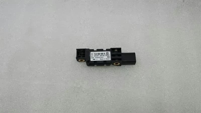 Volkswagen Touareg 7L Crash Sensor 7L0909606B Impact Sensor