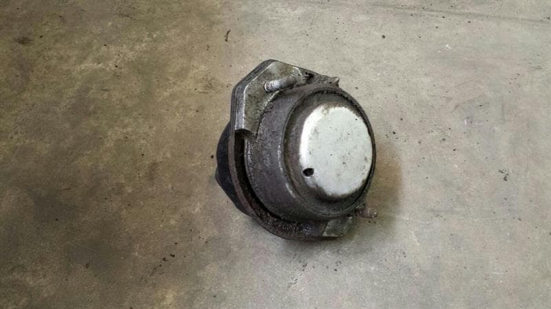 BMW BMW 7 series E65 E66 745i engine mount 22116754614 engine bearing carrier