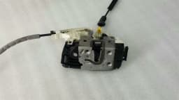 MERCEDES-BENZ Mercedes C Class Door Lock Front Right A2047202435 Door Lock Front Right — thumbnail 6