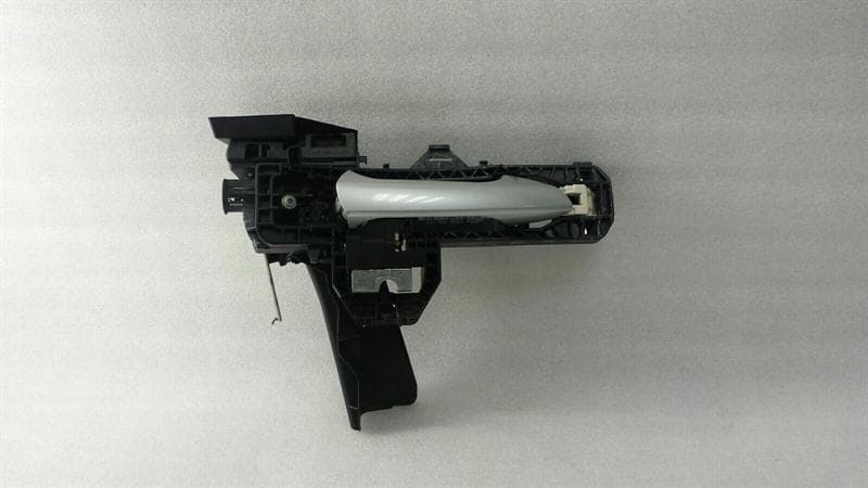 Mercedes C Class W204 FRH Door Handle A2047600270 Door Handle Right Carrier