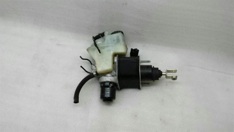 Mercedes SL R230 Brake Master Cylinder A0004300112 Brake Master Cylinder