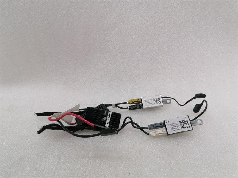 Tesla Model S 90D Aerial / Antenna 1004798-00-D Antenna